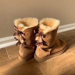 UGG Women’s Bailey Bow II boots, chestnut, size 9